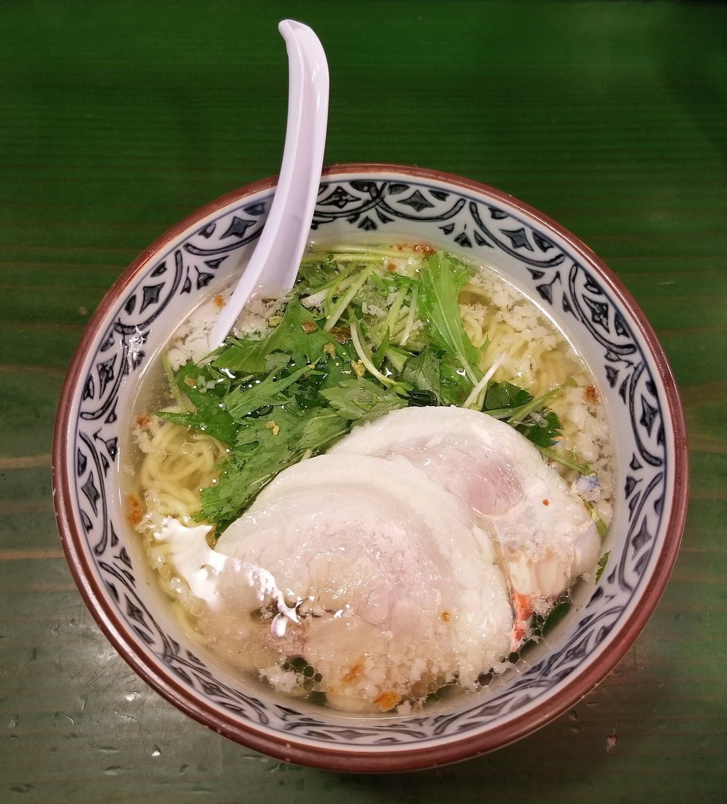 Ramen con cebolleta y chashu (imagen de muestra)